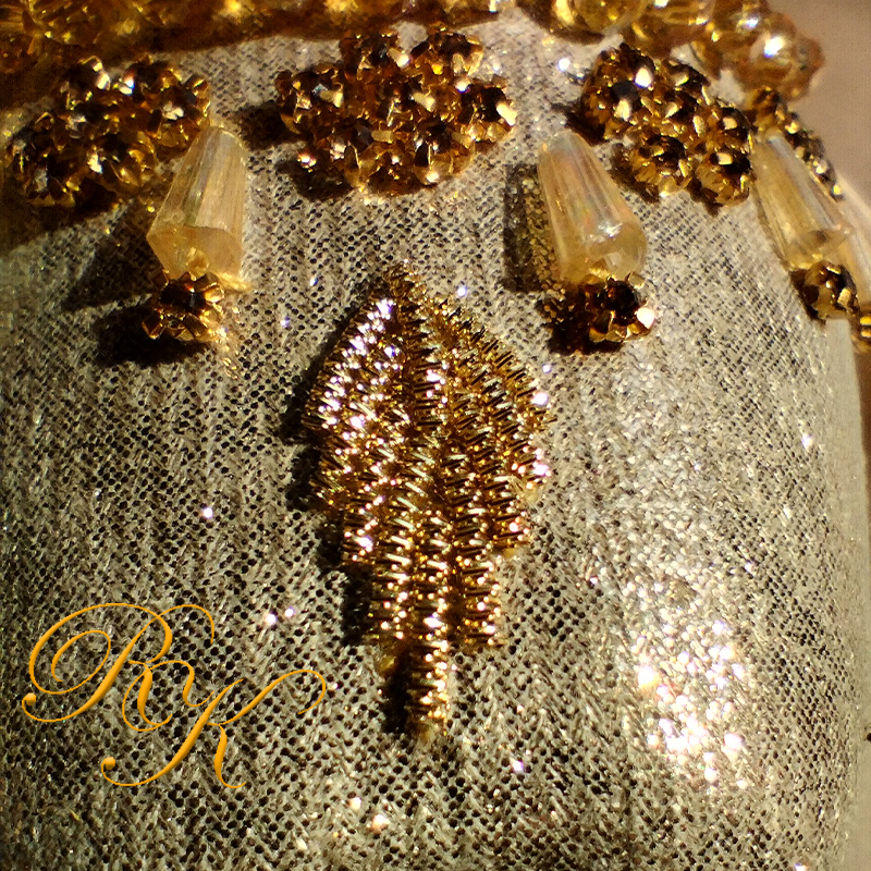 Oq sandal daraxti rangli fotosurat Oq sandal daraxti rangli fotosurat